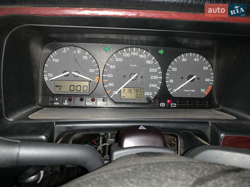 Седан Volkswagen Passat 1994 в Хотині