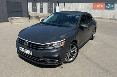 Седан Volkswagen Passat 2016 в Києві