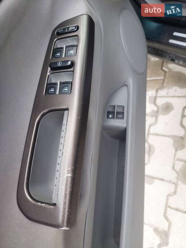 Седан Volkswagen Passat 2002 в Луцке