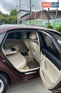Седан Volkswagen Passat 2013 в Ивано-Франковске
