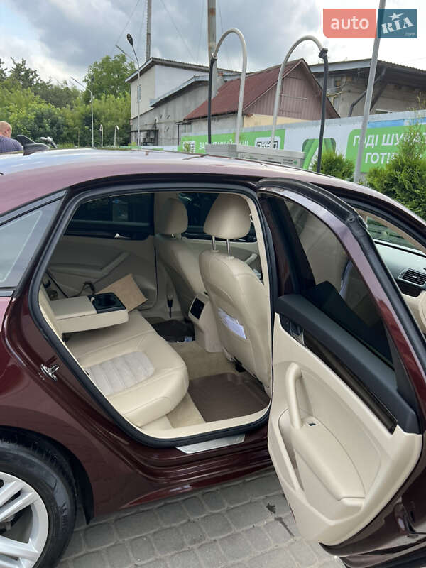 Седан Volkswagen Passat 2013 в Івано-Франківську
