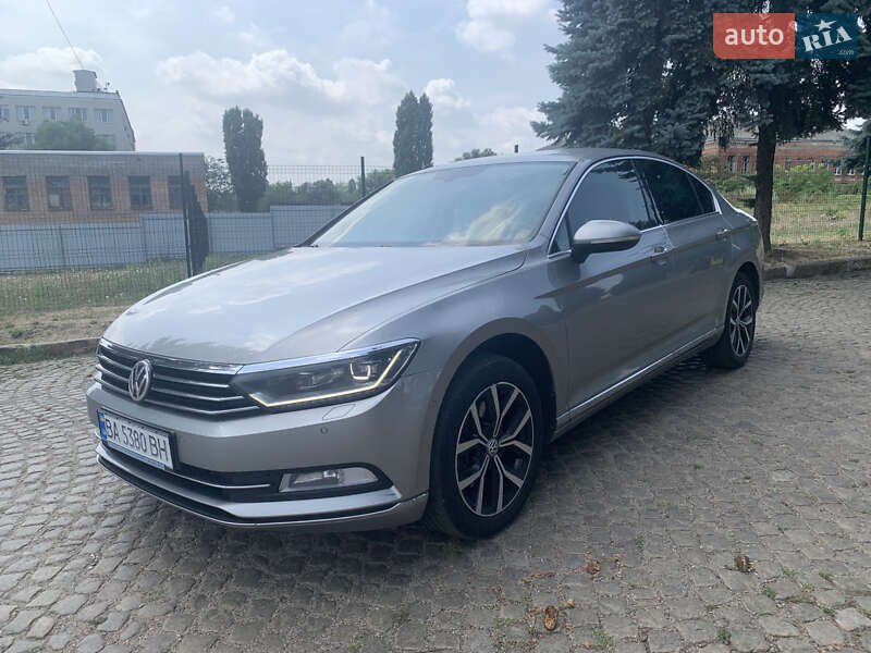 Седан Volkswagen Passat 2016 в Кропивницком