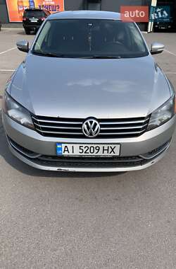 Седан Volkswagen Passat 2012 в Києві