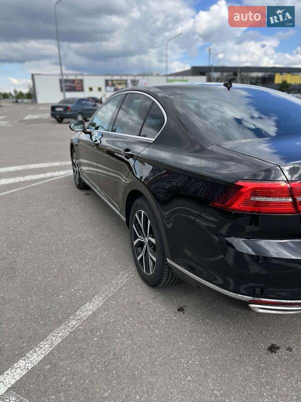 Седан Volkswagen Passat 2018 в Києві
