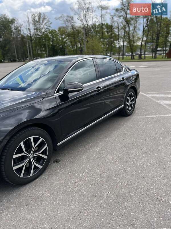 Седан Volkswagen Passat 2018 в Києві