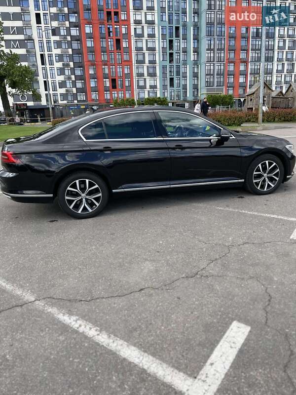 Седан Volkswagen Passat 2018 в Києві