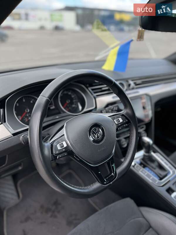 Седан Volkswagen Passat 2018 в Києві