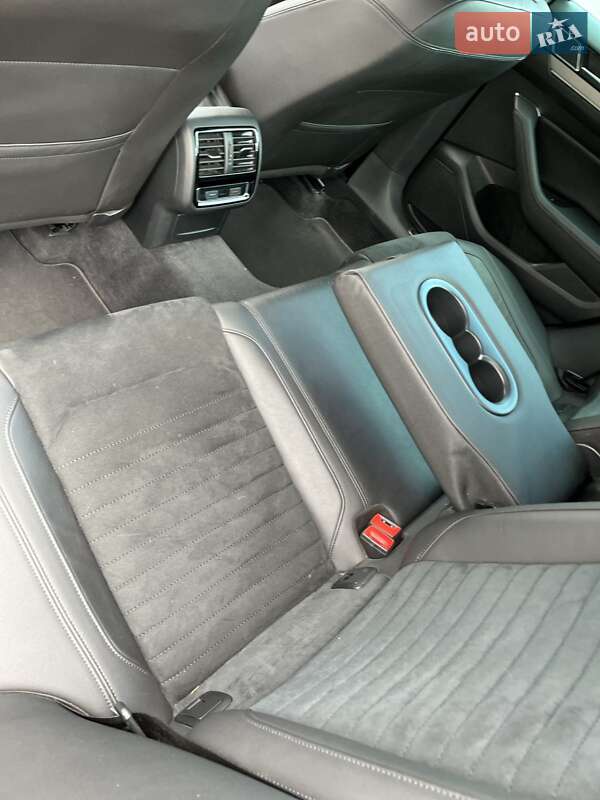 Седан Volkswagen Passat 2018 в Києві