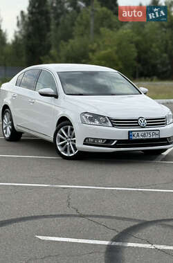 Седан Volkswagen Passat 2012 в Киеве