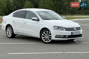 Седан Volkswagen Passat 2012 в Києві