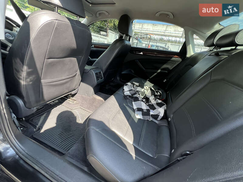 Седан Volkswagen Passat 2014 в Житомире