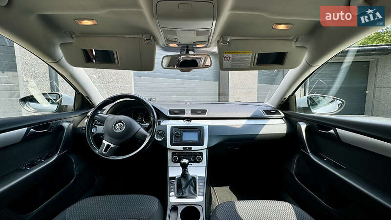 Универсал Volkswagen Passat 2011 в Ивано-Франковске