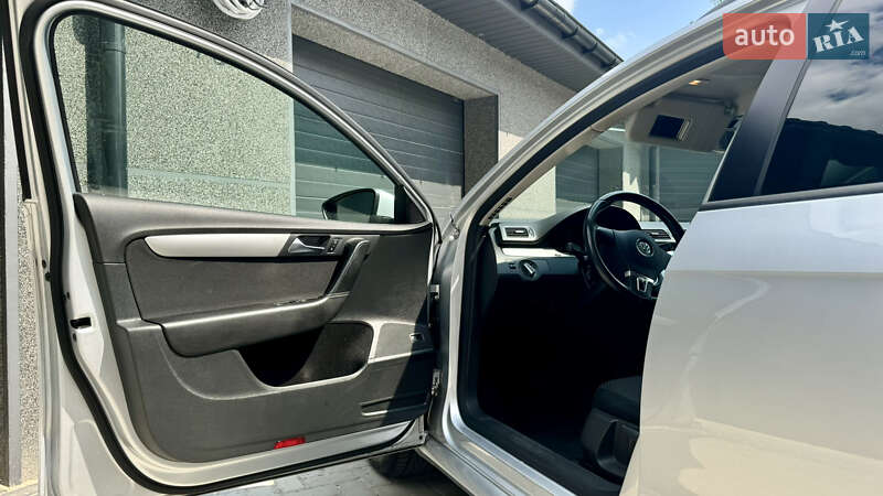 Универсал Volkswagen Passat 2011 в Ивано-Франковске