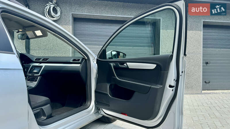 Универсал Volkswagen Passat 2011 в Ивано-Франковске