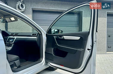 Универсал Volkswagen Passat 2011 в 