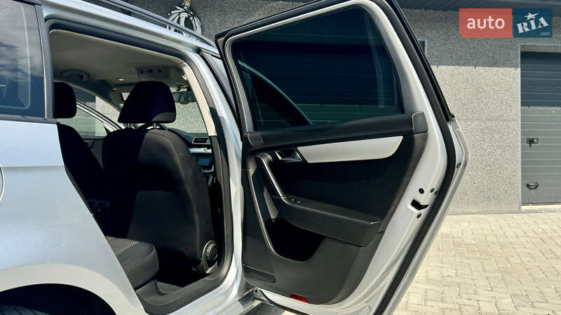 Универсал Volkswagen Passat 2011 в Ивано-Франковске