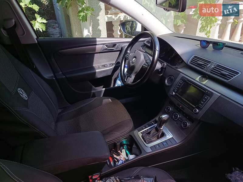 Универсал Volkswagen Passat 2012 в Одессе