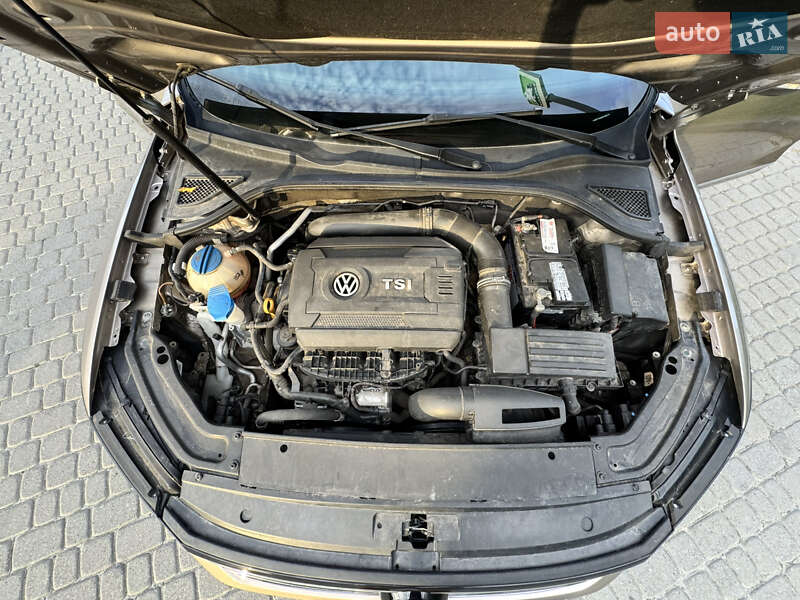 Седан Volkswagen Passat 2016 в Львове