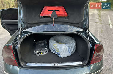 Седан Volkswagen Passat 2004 в 
