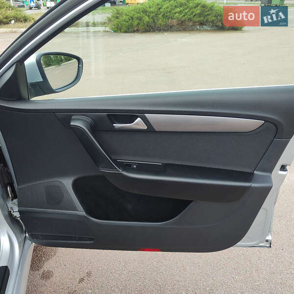 Универсал Volkswagen Passat 2013 в Житомире