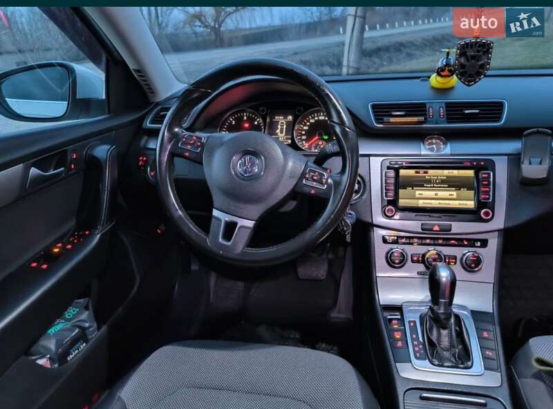 Универсал Volkswagen Passat 2012 в Кельменцах