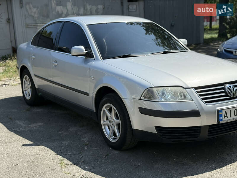 Седан Volkswagen Passat 2000 в Киеве