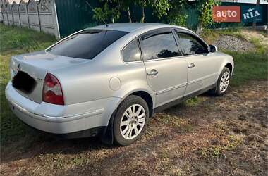Седан Volkswagen Passat 2005 в Хороле