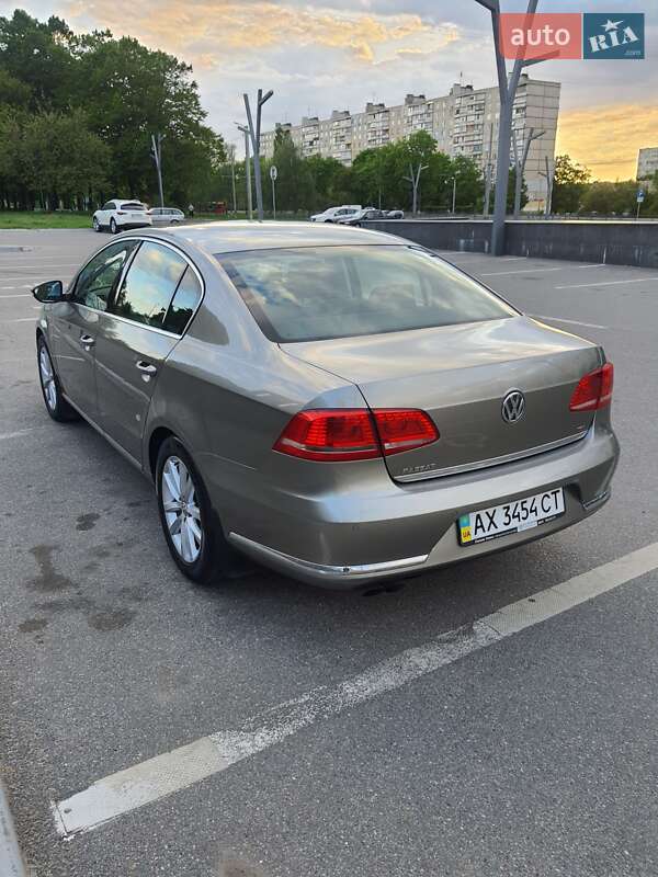 Седан Volkswagen Passat 2012 в Харькове