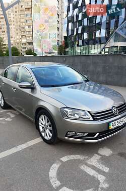 Седан Volkswagen Passat 2012 в Харкові