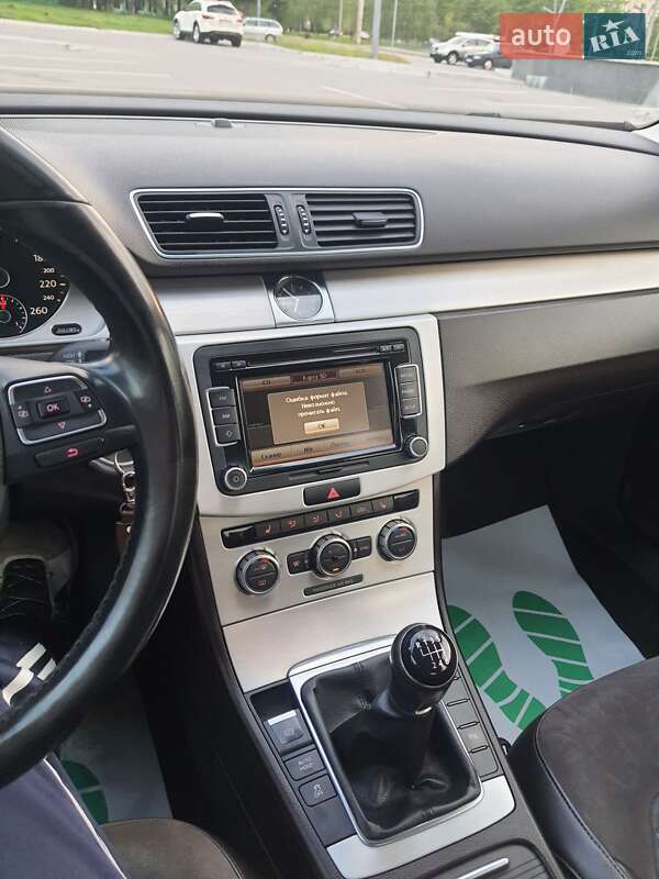 Седан Volkswagen Passat 2012 в Харькове