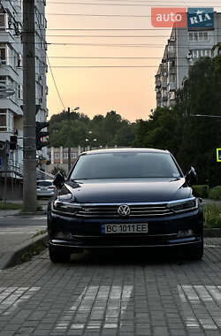 Седан Volkswagen Passat 2016 в Львове