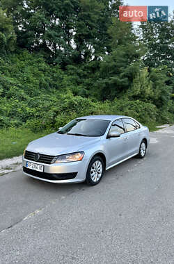 Седан Volkswagen Passat 2013 в Києві