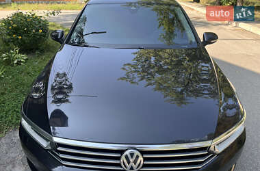Седан Volkswagen Passat 2016 в Киеве