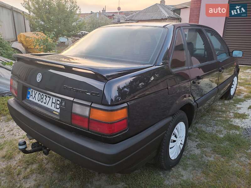 Седан Volkswagen Passat 1992 в Харькове