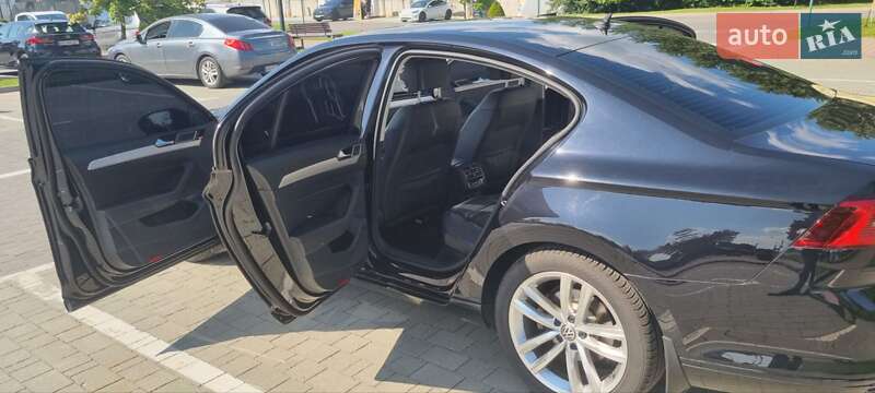 Седан Volkswagen Passat 2015 в Хмельницькому