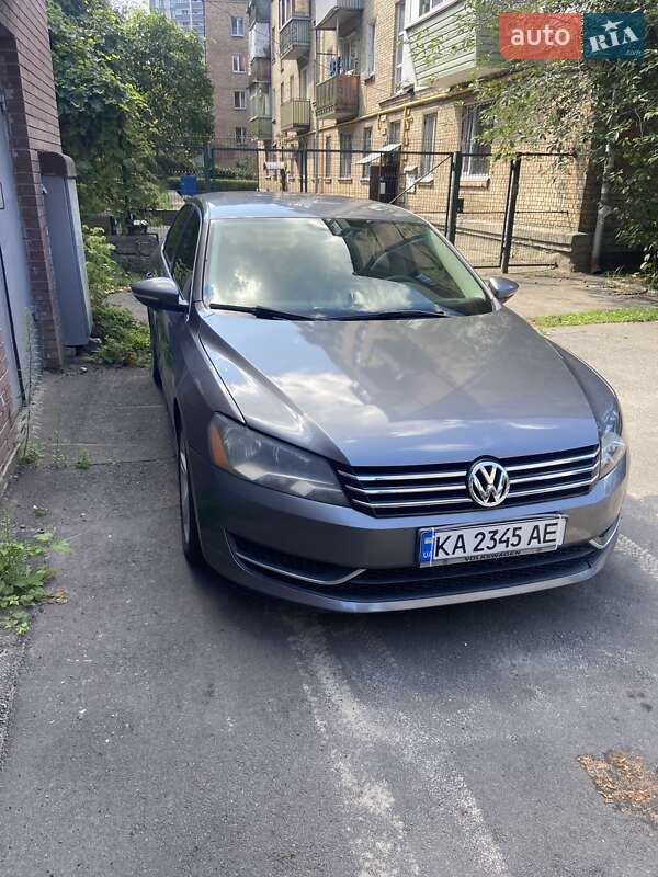 Седан Volkswagen Passat 2012 в Киеве