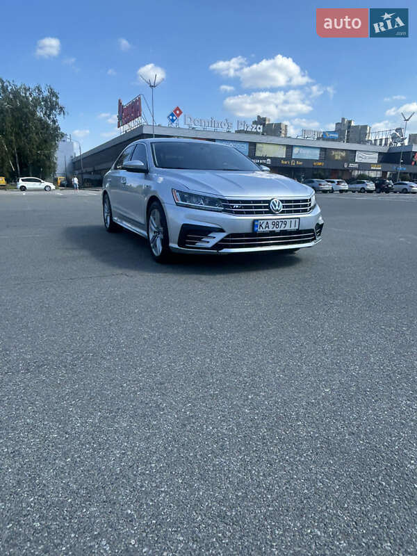 Седан Volkswagen Passat 2016 в Києві