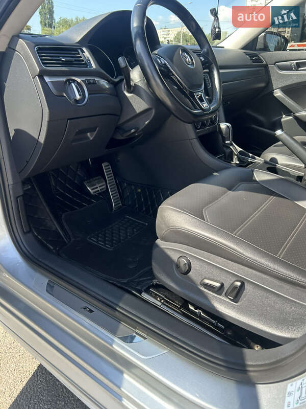 Седан Volkswagen Passat 2016 в Києві