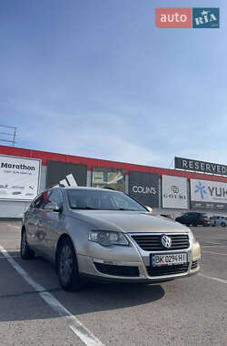 Універсал Volkswagen Passat 2006 в Рівному