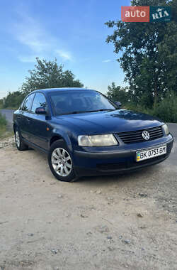 Седан Volkswagen Passat 1997 в Луцке