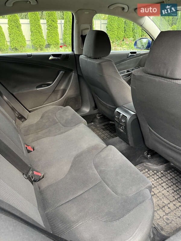 Седан Volkswagen Passat 2006 в Дубні