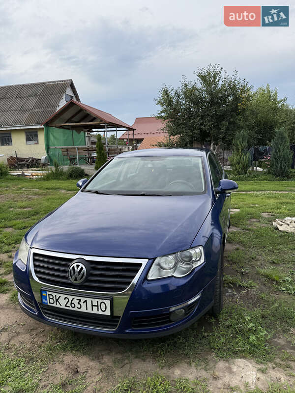 Седан Volkswagen Passat 2006 в Дубні
