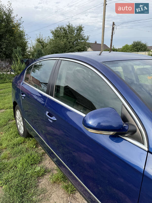 Седан Volkswagen Passat 2006 в Дубні