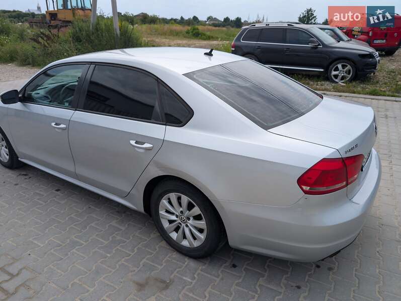 Седан Volkswagen Passat 2012 в Львове