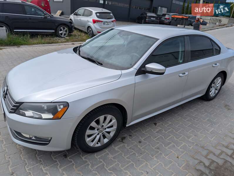 Седан Volkswagen Passat 2012 в Львове