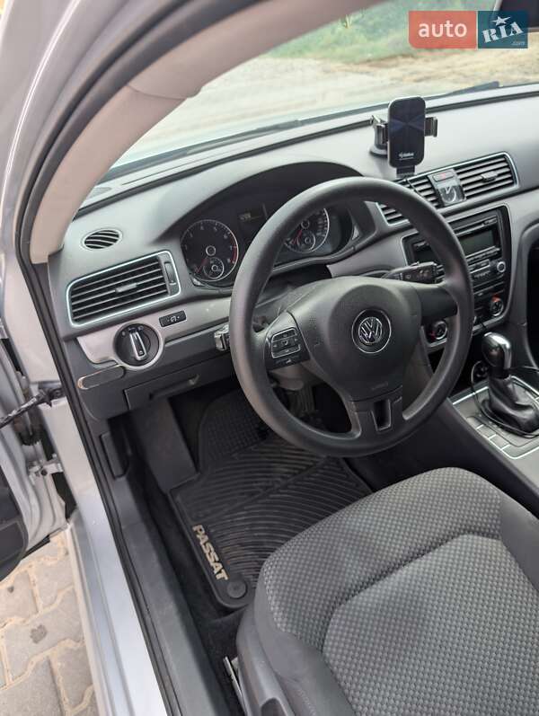 Седан Volkswagen Passat 2012 в Львове