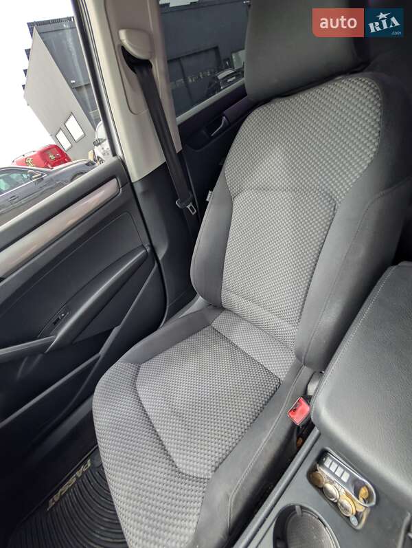 Седан Volkswagen Passat 2012 в Львове