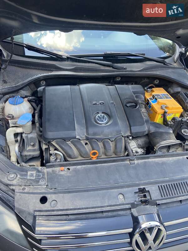 Седан Volkswagen Passat 2012 в Киеве