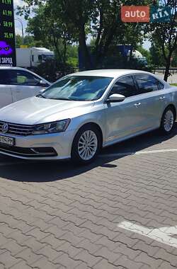 Седан Volkswagen Passat 2016 в Киеве
