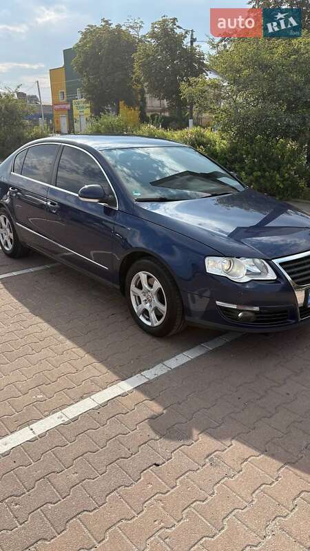 Седан Volkswagen Passat 2006 в Житомирі